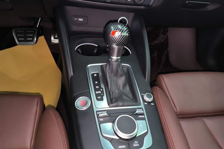 Used Audi A3 2019 Sportback 35 TFSI Sporty Version China VI Gear Lever
