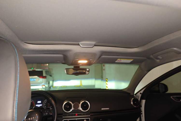 Used Audi A3 2019 Limousine 35 TFSI Fashion Edition China VI Emission Standard Headliner