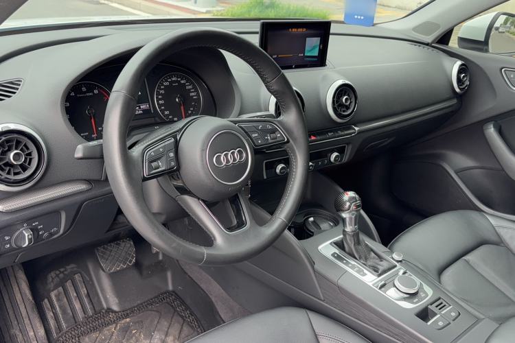Used Audi A3 2019 Limousine 35 TFSI Style Version China V Emission Standard Interior 1