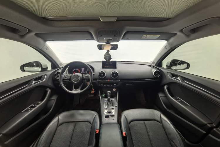 Used Audi A3 2019 Limousine 35 TFSI Fashion Edition China VI Emission Standard Interior 1