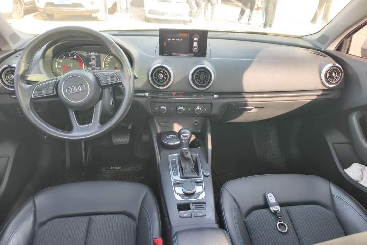 Used Audi A3 2019 Limousine 35 TFSI Fashion Edition China VI Emission Standard Interior 2