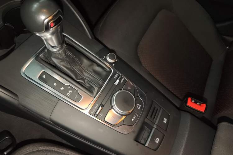 Used Audi A3 2019 Limousine 35 TFSI Ambition China VI Interior 2