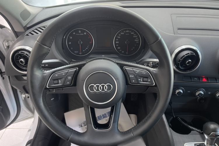 Used Audi A3 2019 Limousine 35 TFSI Fashion Edition China V standard Interior 2