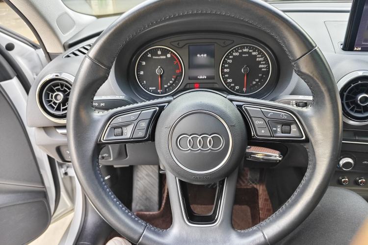 Used Audi A3 2019 Limousine 35 TFSI Fashion Edition China VI Emission Standard Interior 2