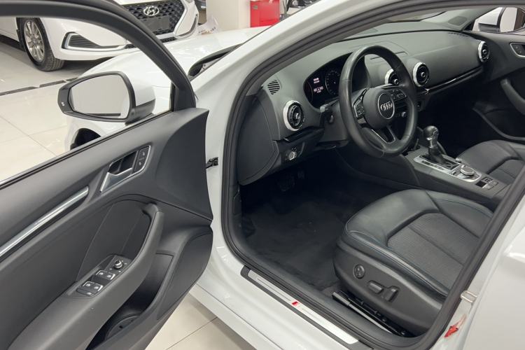 Used Audi A3 2019 Limousine 35 TFSI Fashion Edition China VI Emission Standard Interior 2