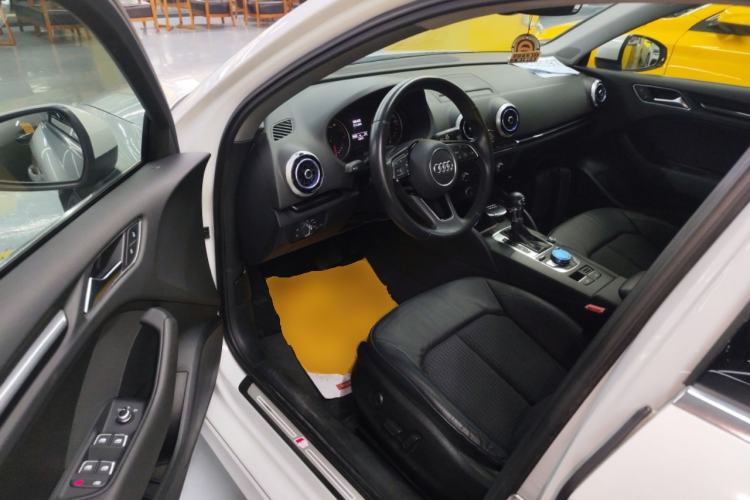 Used Audi A3 2019 Limousine 35 TFSI Fashion Edition China VI Emission Standard Interior 3