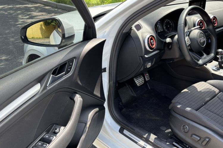 Used Audi A3 2019 Limousine 35 TFSI Sport Edition China V Emission Standard Interior 3