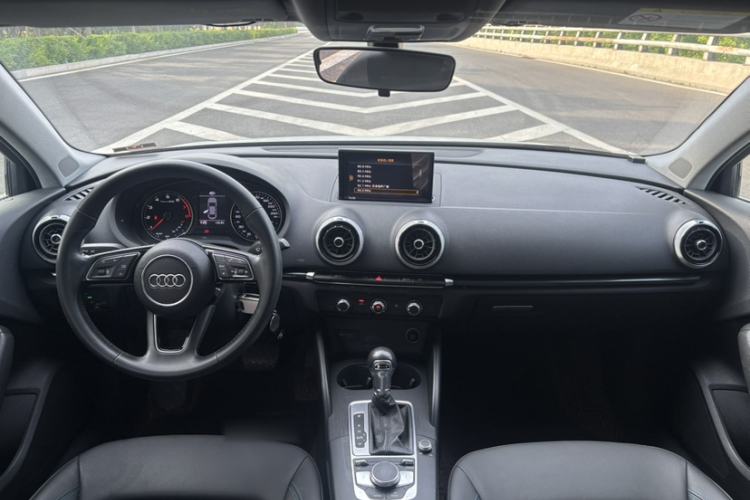 Used Audi A3 2019 Limousine 35 TFSI Fashion Edition China VI Emission Standard Interior 4