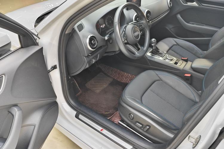 Used Audi A3 2019 Limousine 35 TFSI Fashion Edition China VI Emission Standard Interior 5
