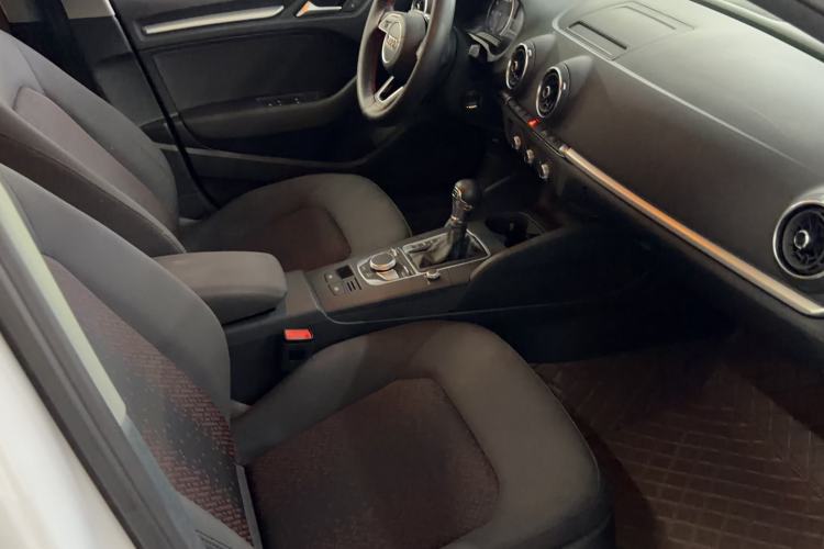 Used Audi A3 2019 Limousine 35 TFSI Ambition China VI Interior 6