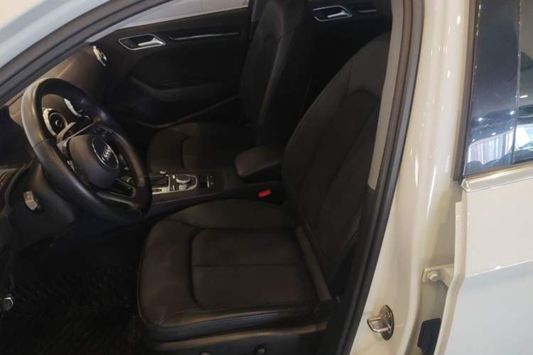 Used Audi A3 2019 Limousine 35 TFSI Fashion Edition China VI Emission Standard Left Front Seat