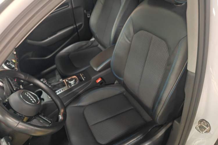 Used Audi A3 2019 Sportback 35 TFSI Fashion Edition China VI Emission Standard Left Front Seat