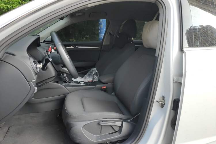 Used Audi A3 2019 Sportback 35 TFSI Ambition China VI Left Front Seat