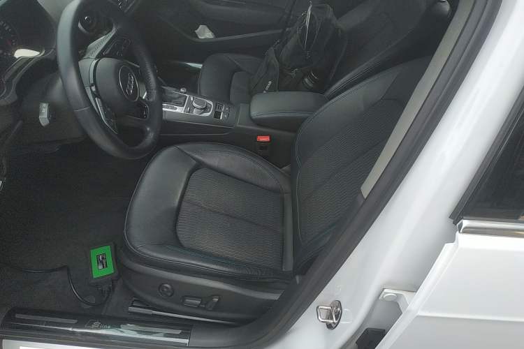 Used Audi A3 2019 Sportback 35 TFSI Fashion Edition China VI Emission Standard Left Front Seat