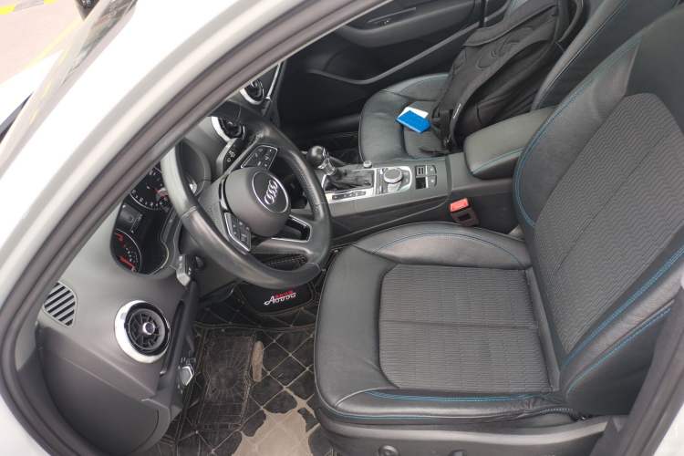 Used Audi A3 2019 Limousine 35 TFSI Fashion Edition China VI Emission Standard Left Front Seat