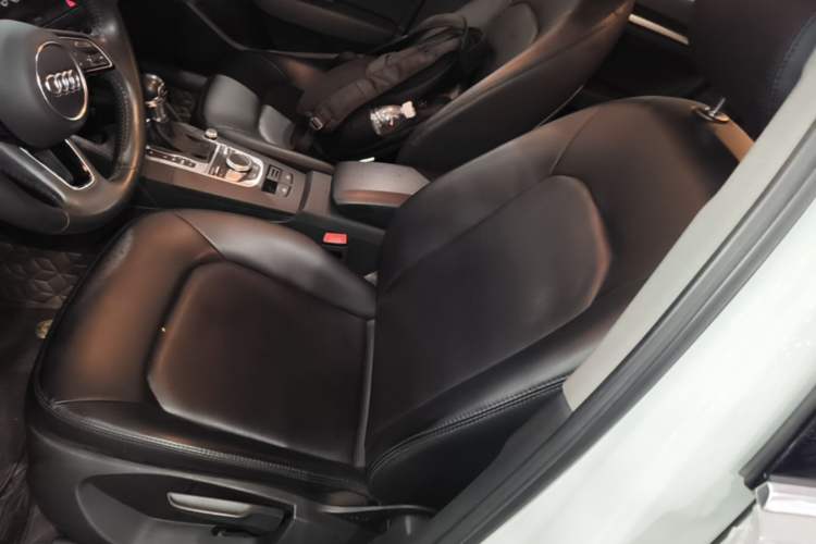 Used Audi A3 2019 Sportback 35 TFSI Ambition China VI Left Front Seat