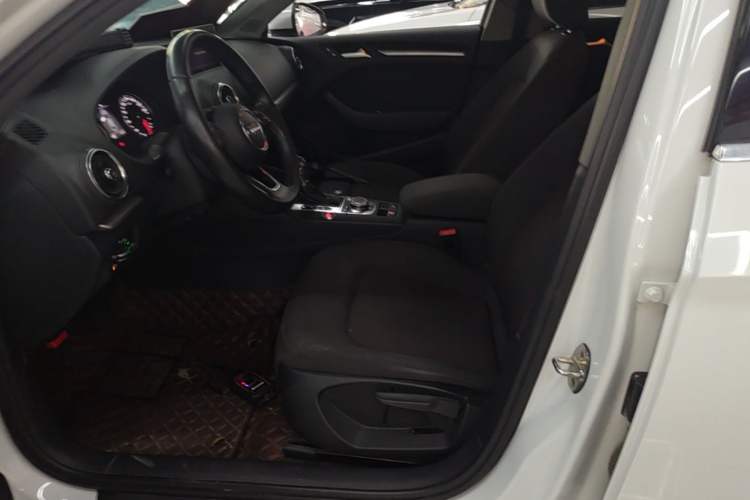 Used Audi A3 2019 Limousine 35 TFSI Ambition China VI Left Front Seat