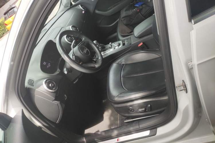 Used Audi A3 2019 Sportback 35 TFSI Fashion Edition China VI Emission Standard Left Front Seat