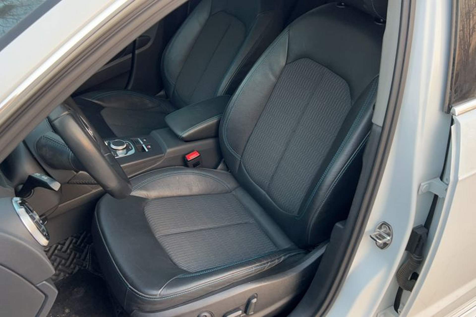 Used Audi A3 2019 Sportback 35 TFSI Fashion Edition China VI Emission Standard Left Front Seat
