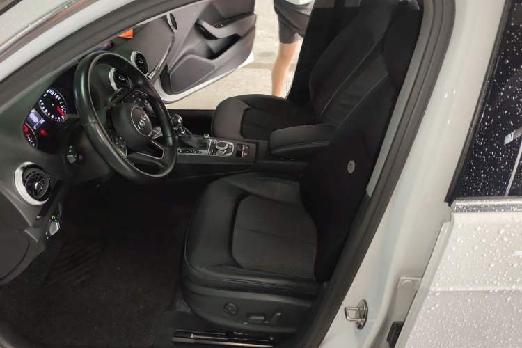 Used Audi A3 2019 Sportback 35 TFSI Fashion Edition China VI Emission Standard Left Front Seat