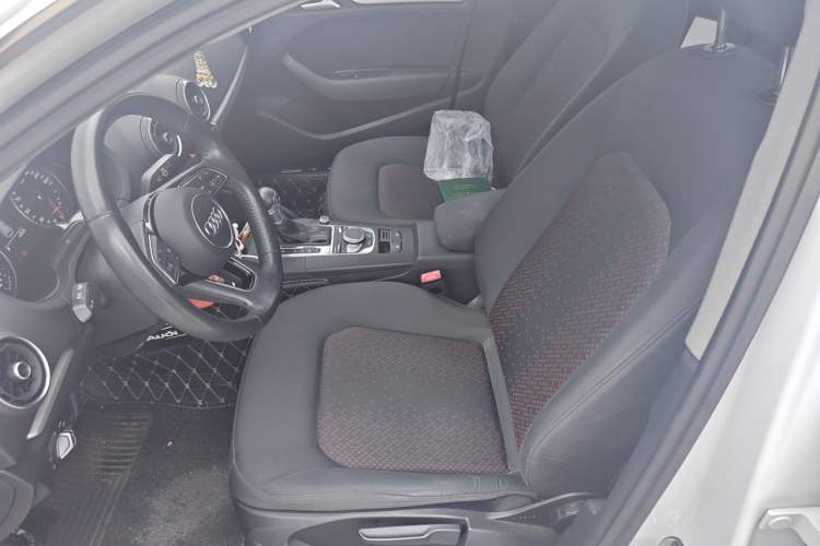 Used Audi A3 2019 Sportback 35 TFSI Ambition China VI Left Front Seat