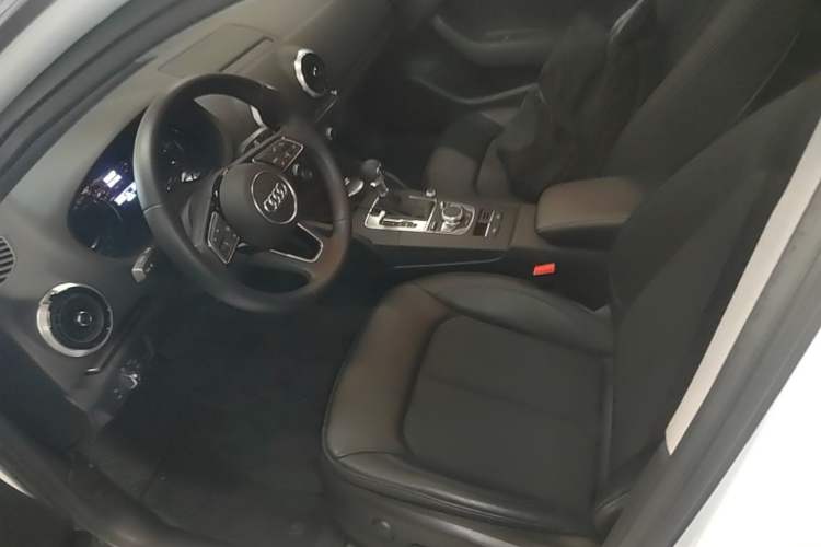 Used Audi A3 2019 Sportback 35 TFSI Fashion Edition China VI Emission Standard Left Front Seat