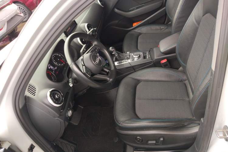 Used Audi A3 2019 Limousine 35 TFSI Fashion Edition China VI Emission Standard Left Front Seat