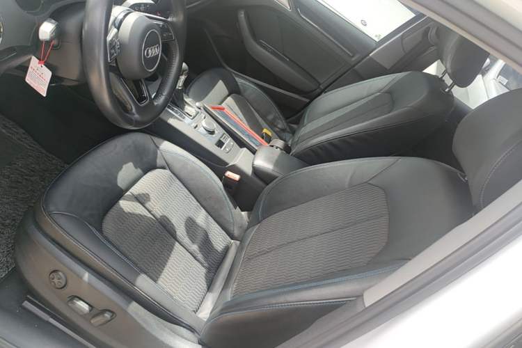 Used Audi A3 2019 Limousine 35 TFSI Fashion Edition China VI Emission Standard Left Front Seat