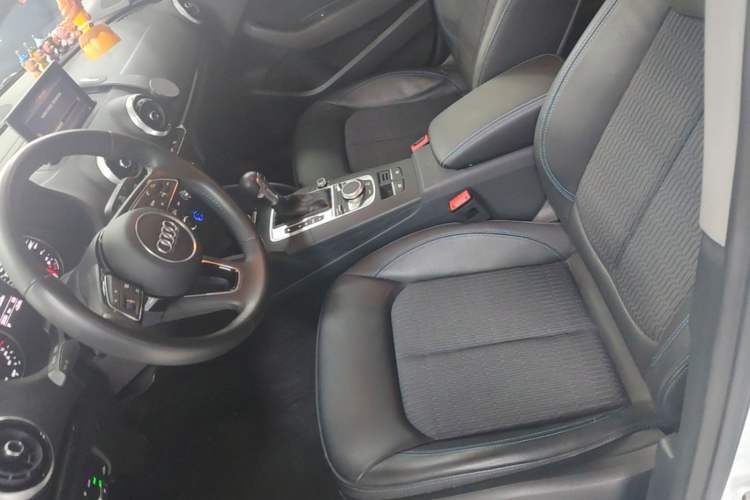 Used Audi A3 2019 Sportback 35 TFSI Fashion Edition China VI Emission Standard Left Front Seat
