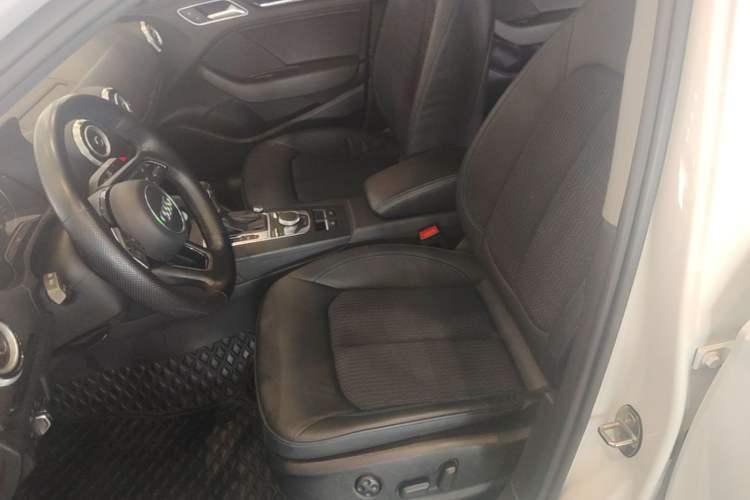 Used Audi A3 2019 Limousine 35 TFSI Fashion Edition China VI Emission Standard Left Front Seat