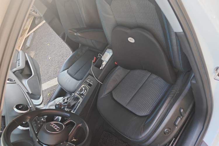 Used Audi A3 2019 Sportback 35 TFSI Fashion Edition China VI Emission Standard Left Front Seat