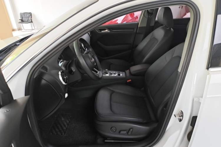 Used Audi A3 2019 Sportback 35 TFSI Fashion Edition China VI Emission Standard Left Front Seat