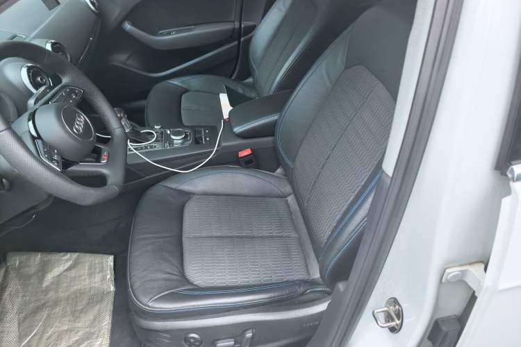 Used Audi A3 2019 Sportback 35 TFSI Fashion Edition China VI Emission Standard Left Front Seat
