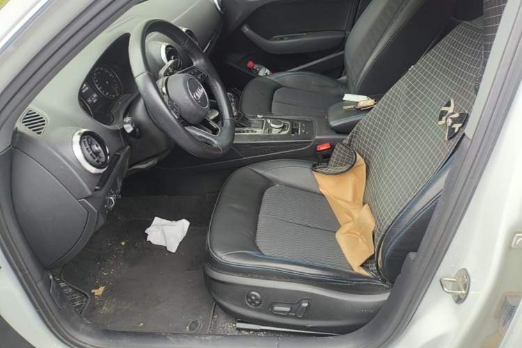 Used Audi A3 2019 Sportback 35 TFSI Fashion Edition China VI Emission Standard Left Front Seat
