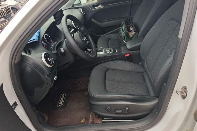 Used Audi A3 2019 Limousine 35 TFSI Fashion Edition China VI Emission Standard Left Front Seat