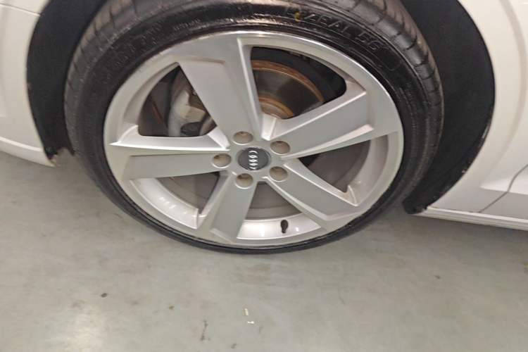 Used Audi A3 2019 Limousine 35 TFSI Style Version China V Emission Standard Left Front Wheel Hub
