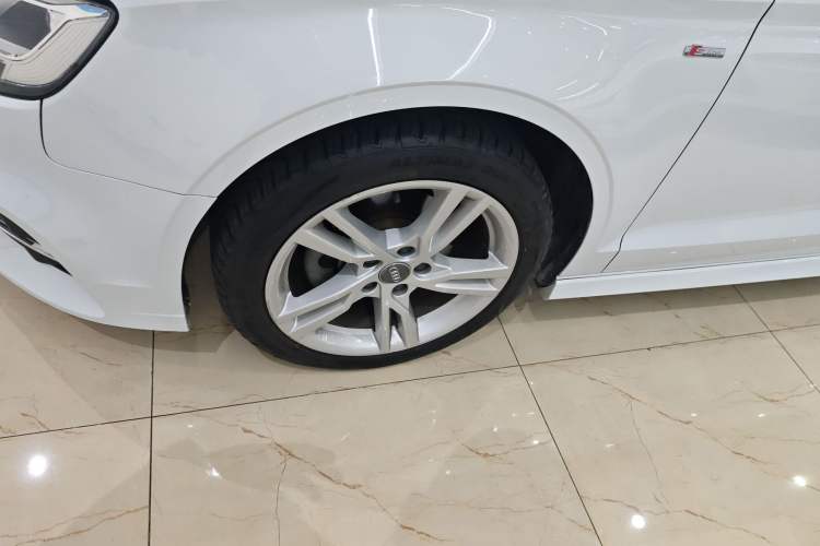 Used Audi A3 2019 Limousine 35 TFSI Fashion Edition China V standard Left Front Wheel Hub