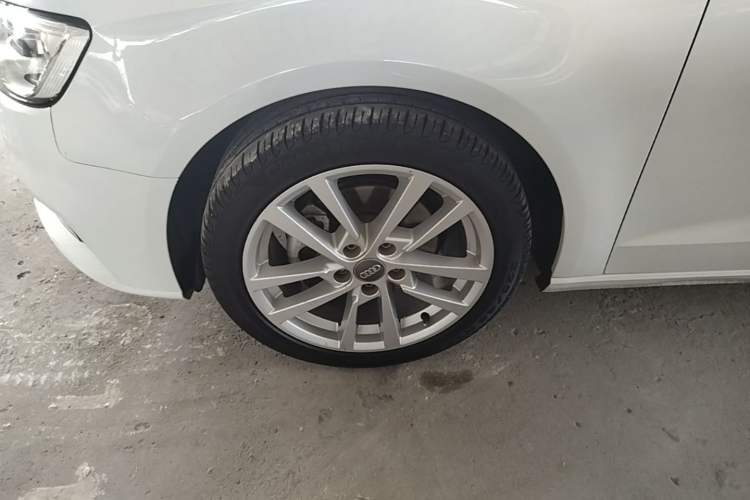 Used Audi A3 2019 Sportback 35 TFSI Ambition China VI Left Front Wheel Hub