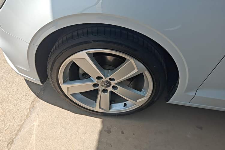 Used Audi A3 2019 Limousine 35 TFSI Style Version China V Emission Standard Left Front Wheel Hub