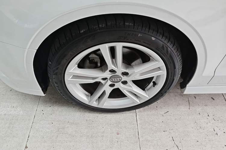 Used Audi A3 2019 Limousine 35 TFSI Fashion Edition China V standard Left Front Wheel Hub