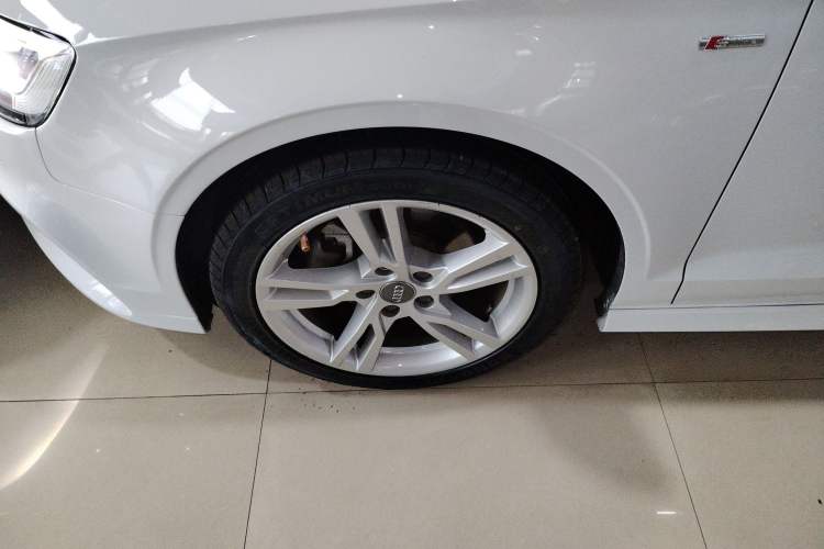 Used Audi A3 2019 Limousine 35 TFSI Fashion Edition China V standard Left Front Wheel Hub