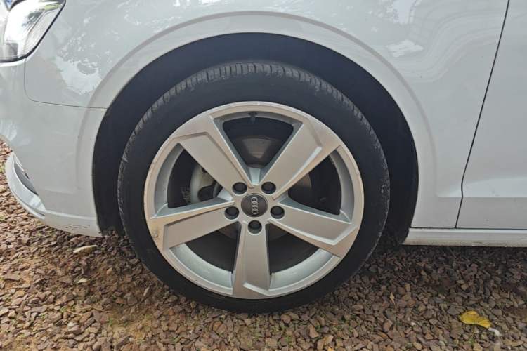 Used Audi A3 2019 Limousine 35 TFSI Style Edition China VI Emission Standard Left Front Wheel Hub