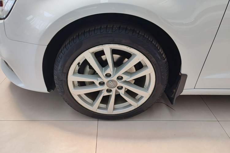 Used Audi A3 2019 Sportback 35 TFSI Ambition China VI Left Front Wheel Hub