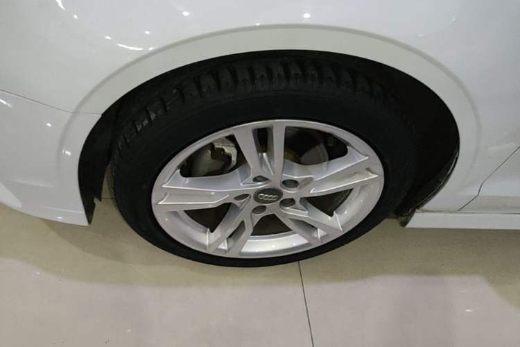 Used Audi A3 2019 Limousine 35 TFSI Fashion Edition China V standard Left Front Wheel Hub