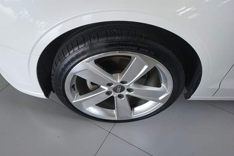 Used Audi A3 2019 Limousine 35 TFSI Style Version China V Emission Standard Left Front Wheel Hub