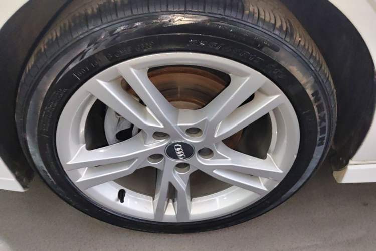 Used Audi A3 2019 Limousine 35 TFSI Fashion Edition China V standard Left Front Wheel Hub
