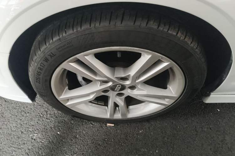 Used Audi A3 2019 Limousine 35 TFSI Fashion Edition China V standard Left Front Wheel Hub