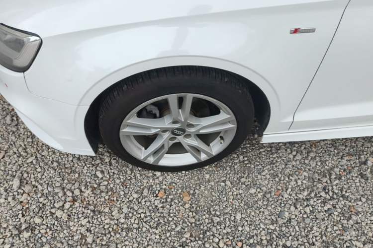 Used Audi A3 2019 Limousine 35 TFSI Fashion Edition China VI Emission Standard Left Front Wheel Hub