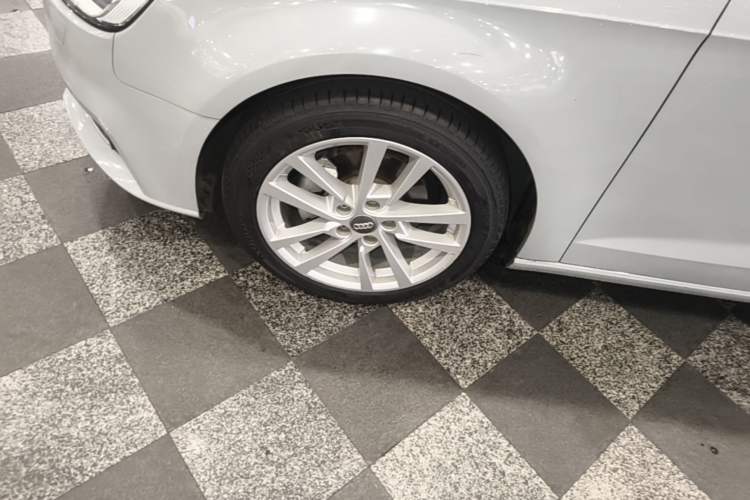 Used Audi A3 2019 Sportback 35 TFSI Ambition China VI Left Front Wheel Hub