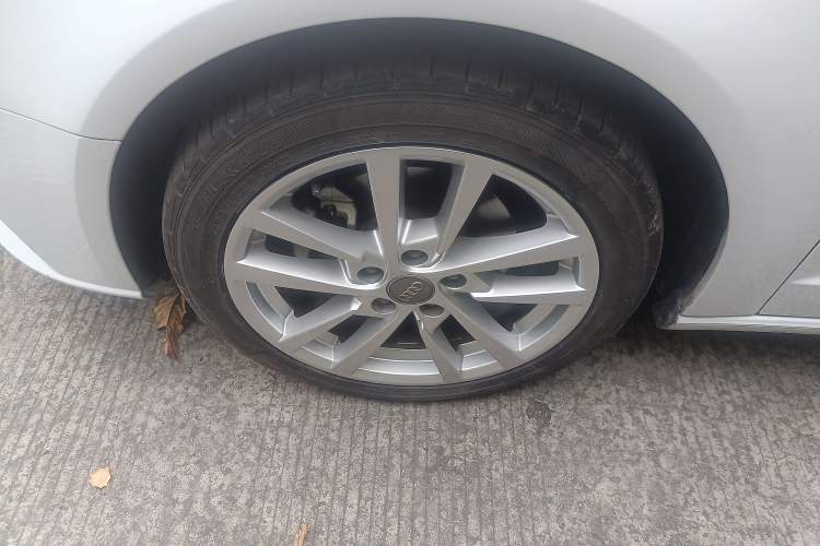 Used Audi A3 2019 Sportback 35 TFSI Ambition China VI Left Front Wheel Hub